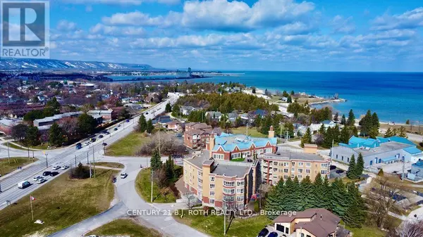 Collingwood, ON L9Y4Y2,16 Raglan ST #304