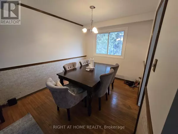 Barrie (painswick North), ON L4N3Y4,205 Merrett DR #Main Floor