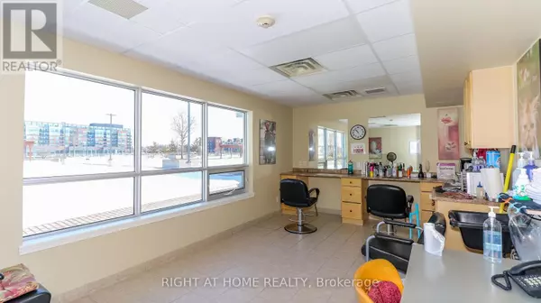 Barrie (painswick South), ON L4N0M3,90 Dean AVE #417