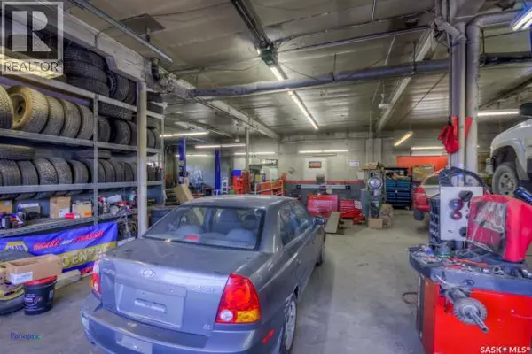 Regina, SK S4P1E9,1700 Winnipeg STREET