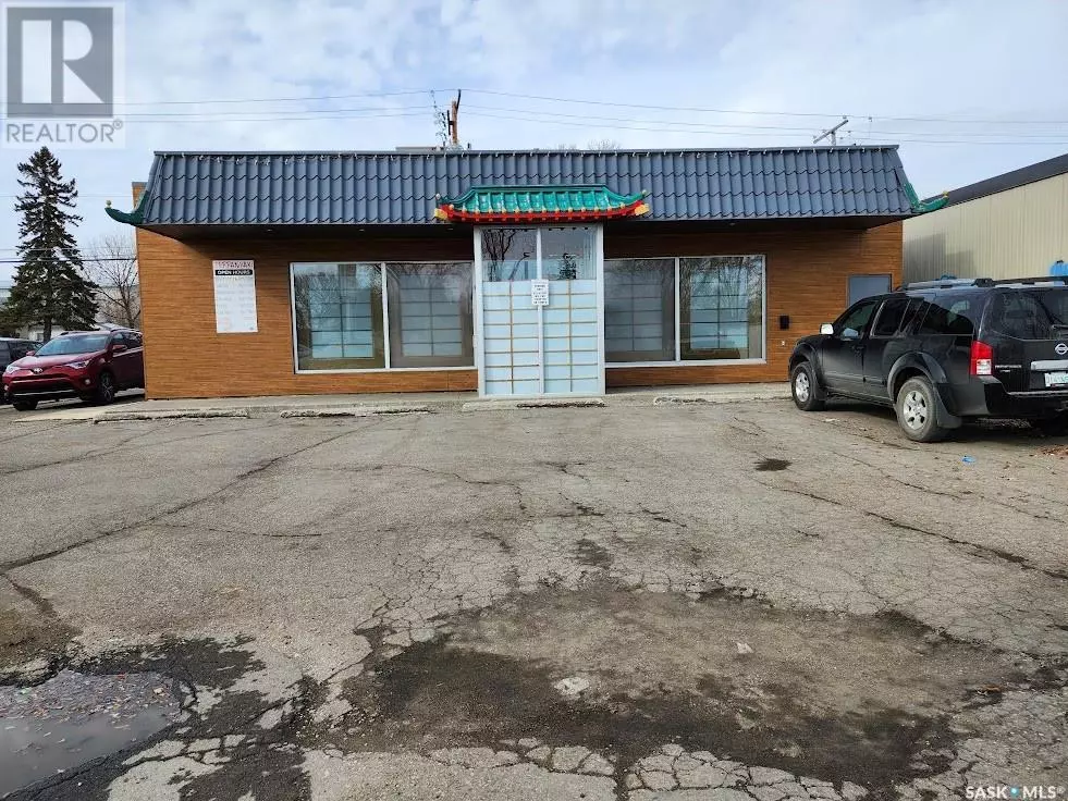 Regina, SK S4P2L4,736 Victoria AVENUE