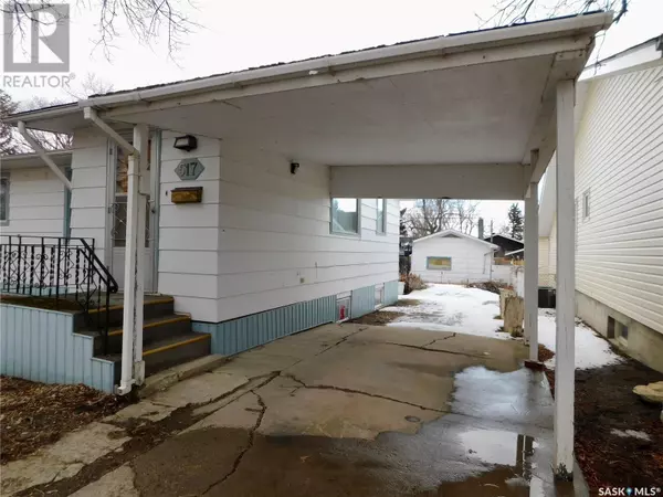 Assiniboia, SK S0H0B0,517 3rd AVENUE E