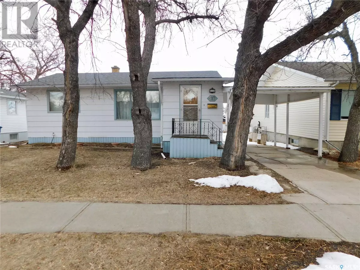 Assiniboia, SK S0H0B0,517 3rd AVENUE E