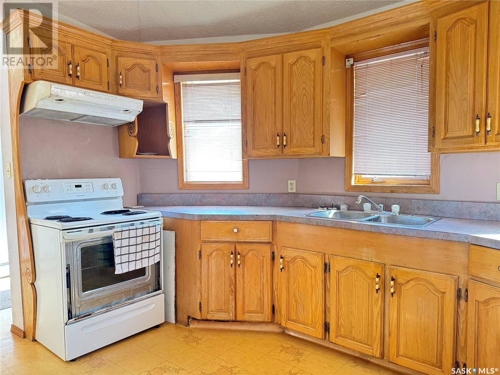 Regina Beach, SK S0G4C0,222 Daly AVENUE