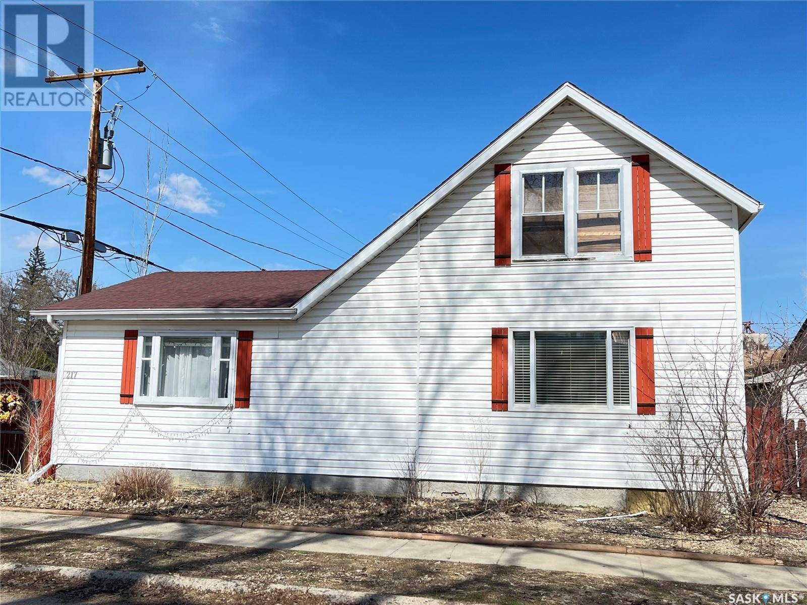 217 2nd AVENUE, Maple Creek, SK S0N1N0