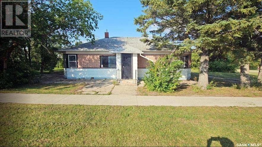 218-220 3rd AVENUE E, Kelvington, SK S0A1W0