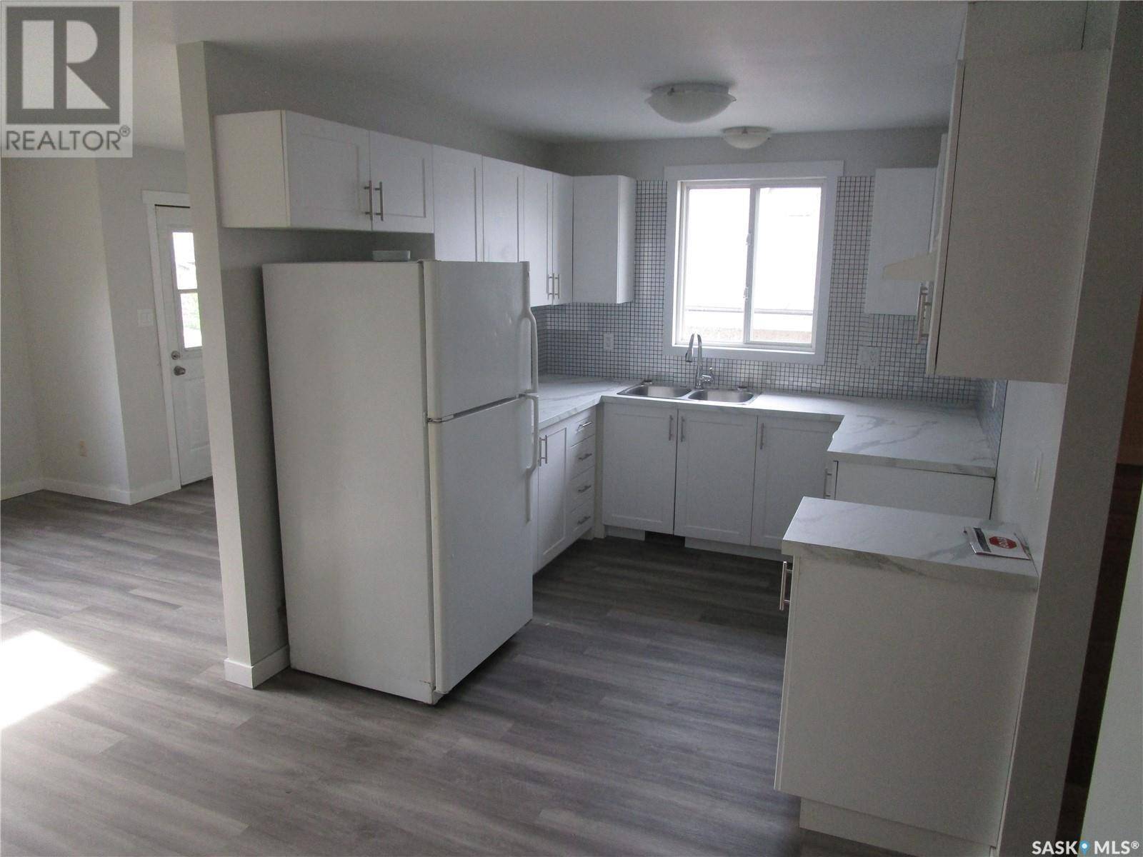 Regina, SK S4T2B4,916 Rae STREET