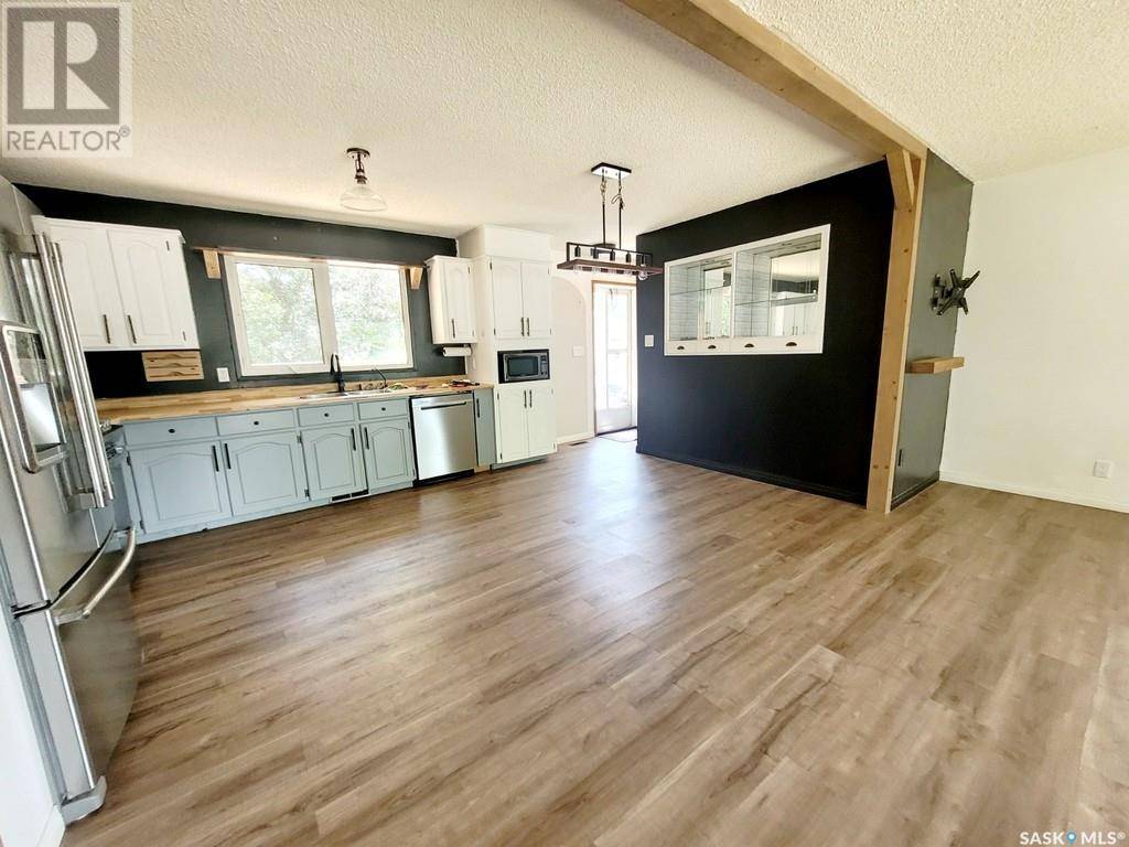 Weyburn, SK S4H2P2,224 17th STREET NE