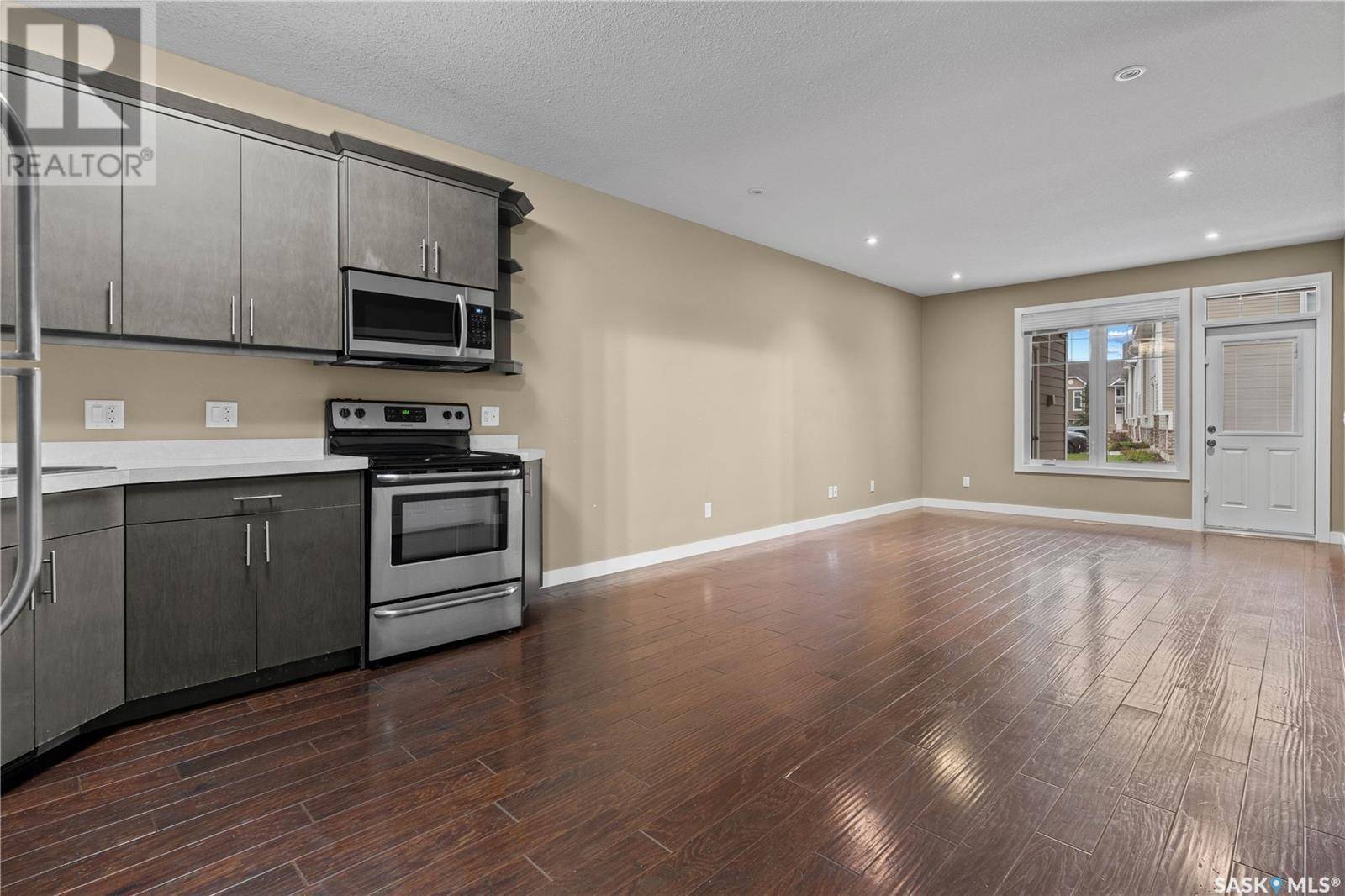 Regina, SK S4V1S1,4205 E Green Apple DRIVE