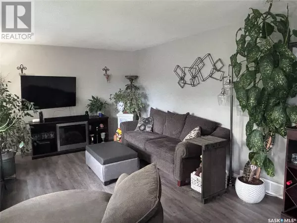 Swift Current, SK S9H0Z9,377 8th AVENUE NW