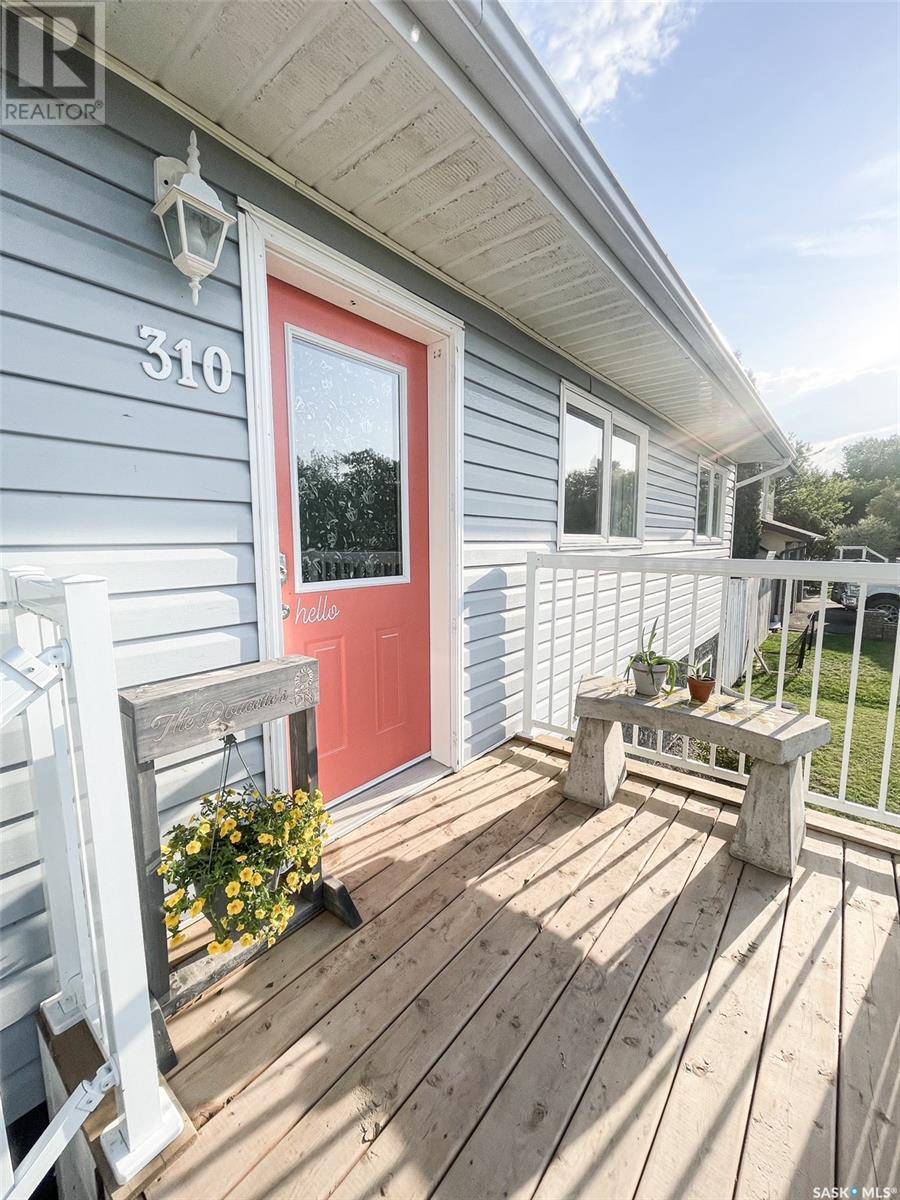 Meadow Lake, SK S9X1H3,310 Woodman AVENUE