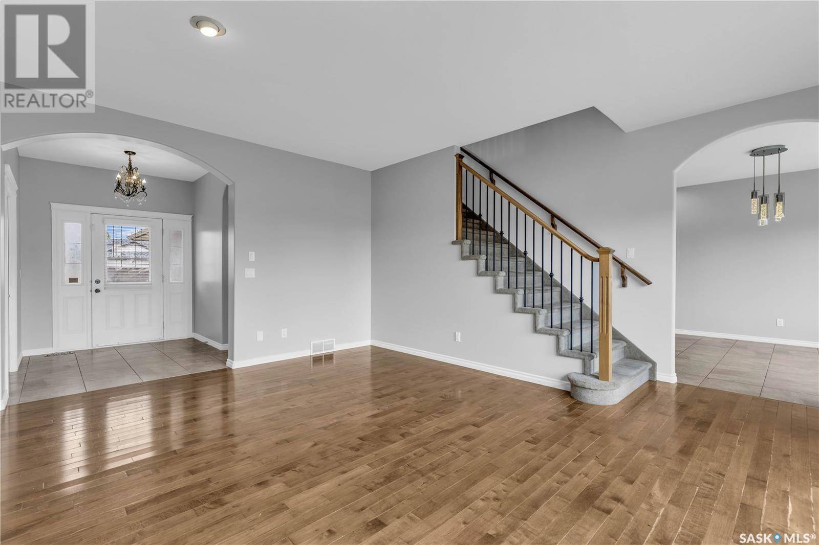 Saskatoon, SK S7T0C4,435 McIntosh COURT