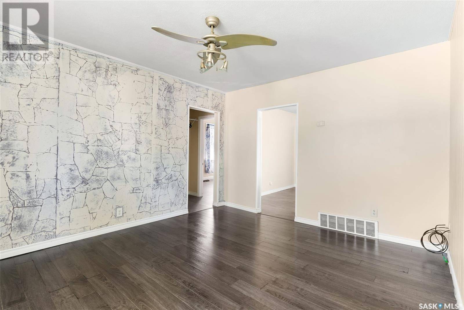 Regina, SK S4R0Y4,4506 2nd AVENUE N