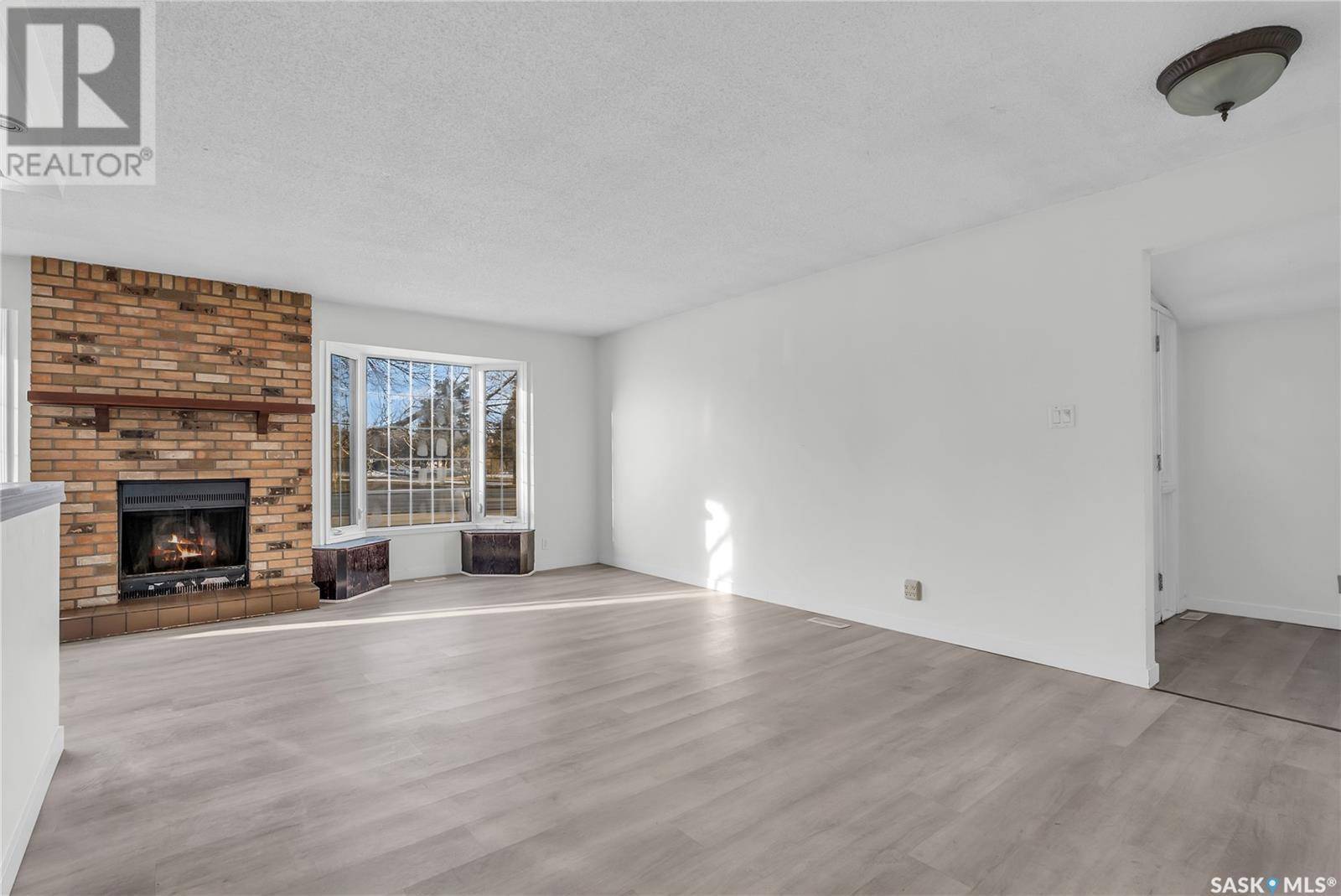 Saskatoon, SK S7K5G7,615 LENORE DRIVE
