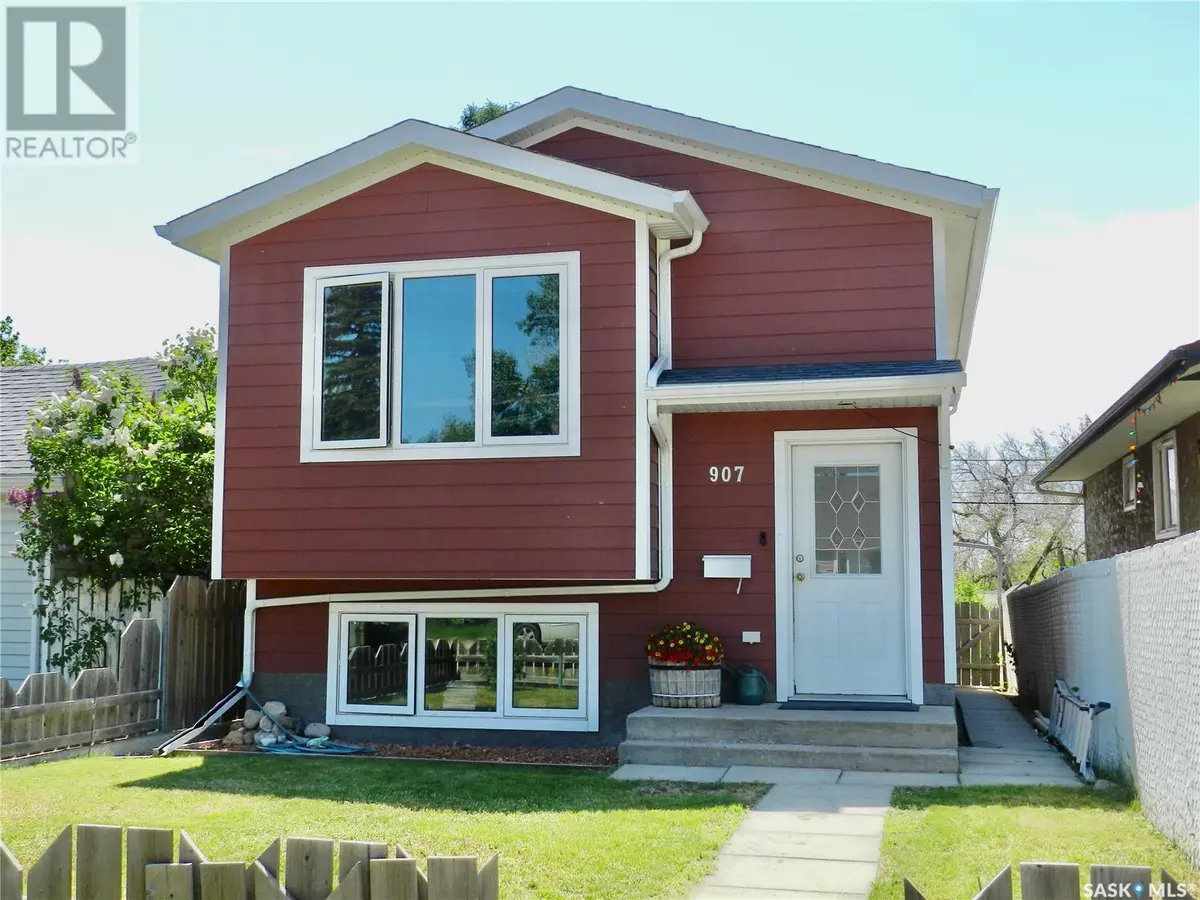 Moose Jaw, SK S6H0J1,907 Ominica STREET E