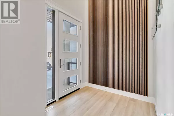Saskatoon, SK S7W1E5,331 Woolf BAY