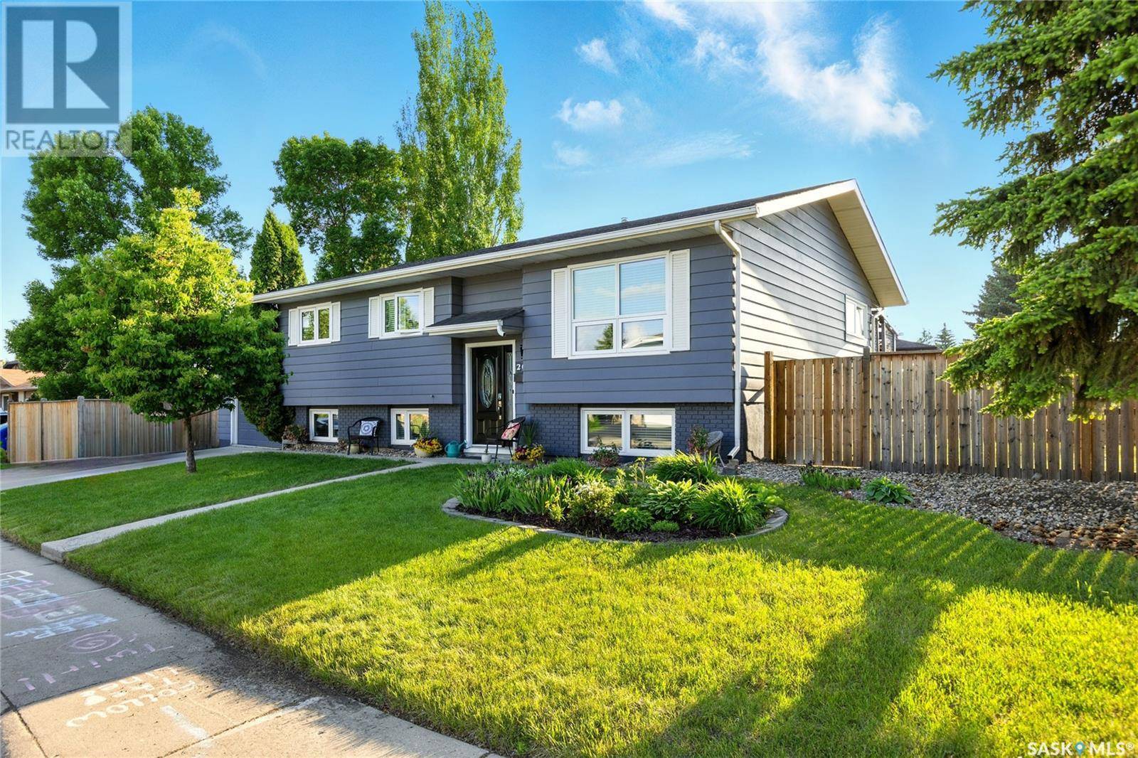 Saskatoon, SK S7K4X8,207 Dore CRESCENT