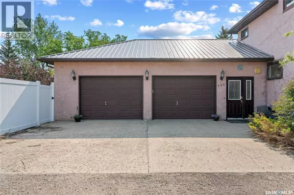 Gravelbourg, SK S0H1X0,205 5th AVENUE E