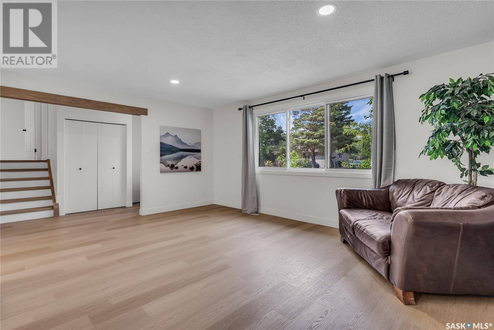 Saskatoon, SK S7H3R8,240 Dalhousie CRESCENT