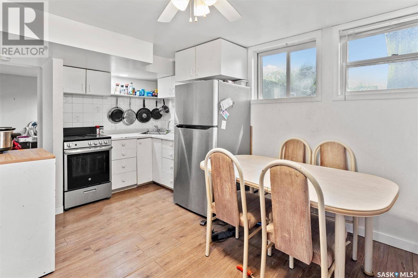 Saskatoon, SK S7H1E2,1004 6th STREET E