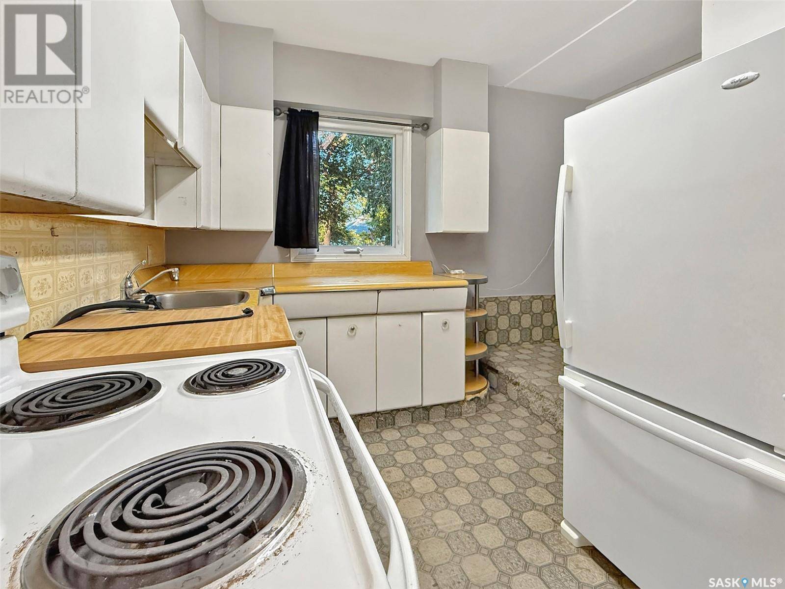 Swift Current, SK S9H0X9,343 6th AVENUE NW