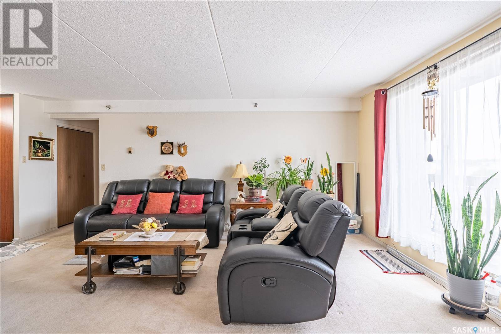 Regina, SK S4S6Y8,507 4045 Rae STREET