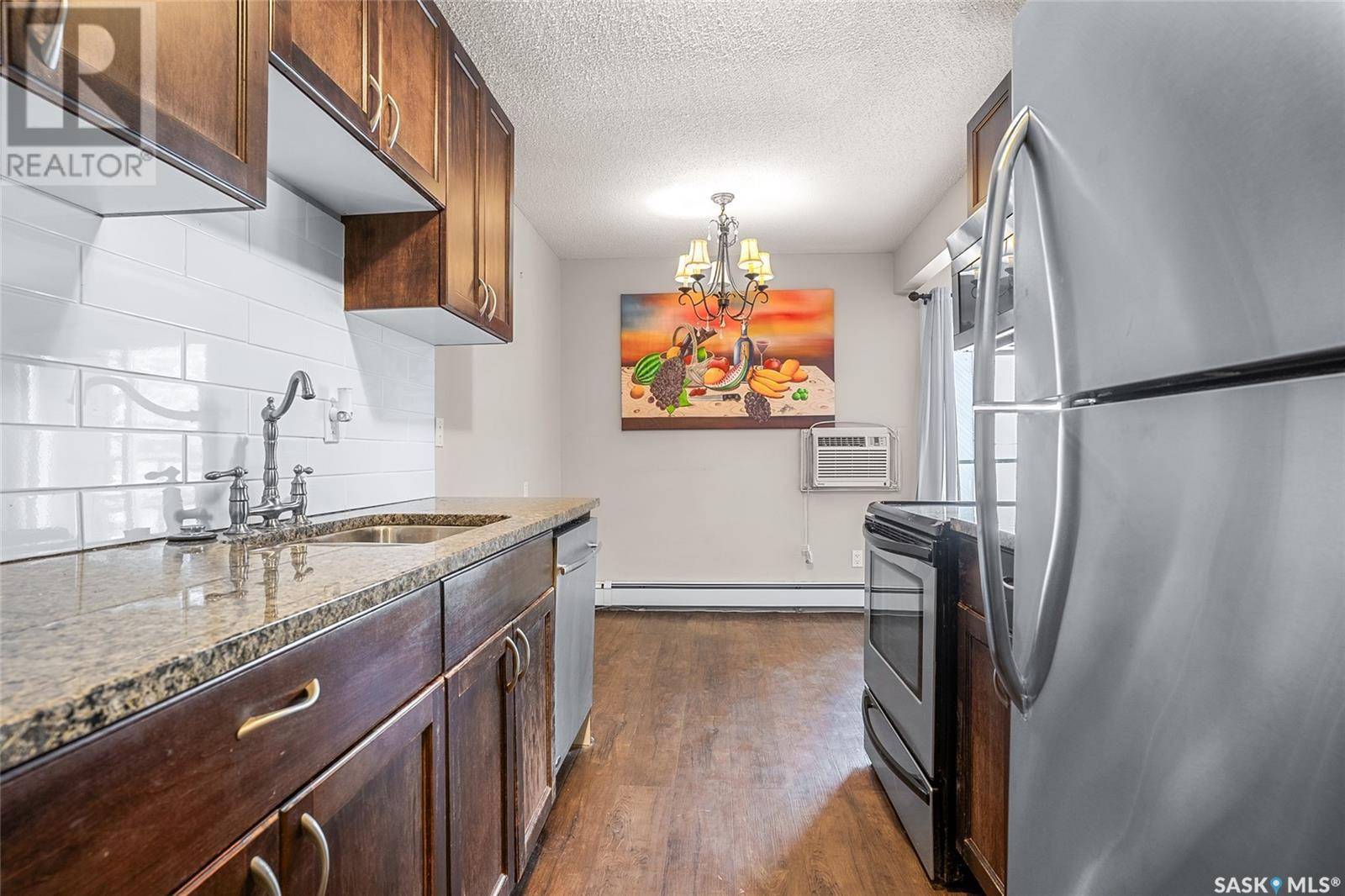 Saskatoon, SK S7L3W8,208 929 Northumberland AVENUE