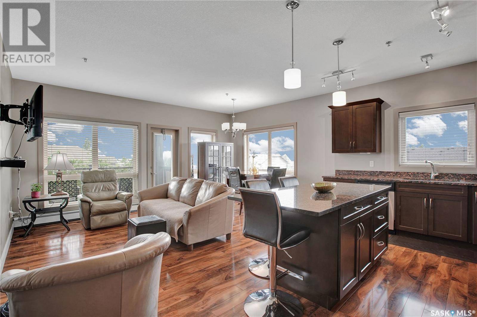 Saskatoon, SK S7H0M3,202 115 Willowgrove CRESCENT