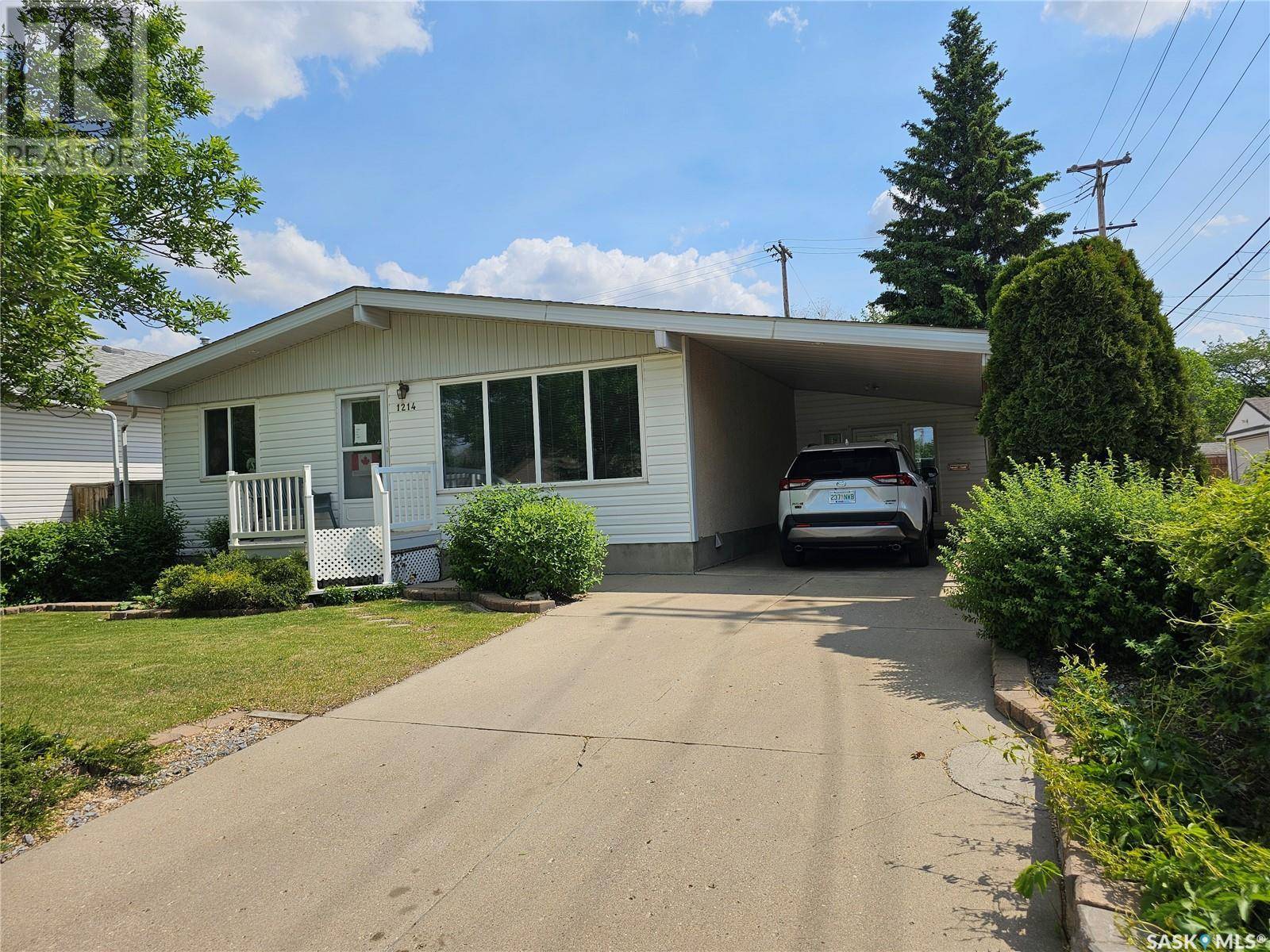 1214 I AVENUE N, Saskatoon, SK S7H1A4