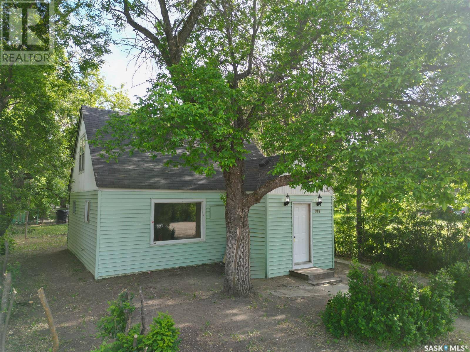 747 12th STREET W, Prince Albert, SK S6V3C3