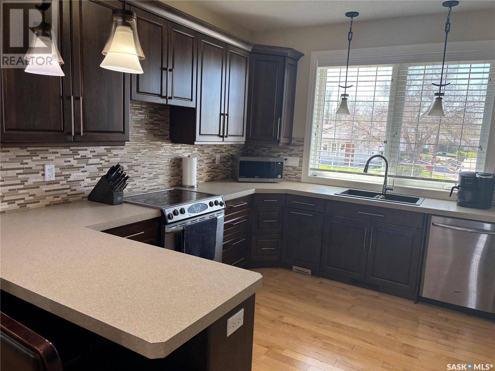 Swift Current, SK S9H0Y7,635 4th AVENUE SE
