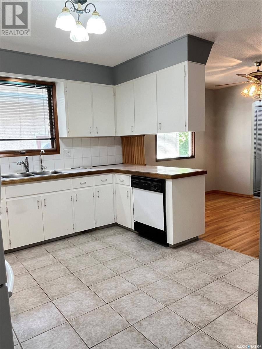 Regina, SK S4N1R6,66 Rothwell CRESCENT