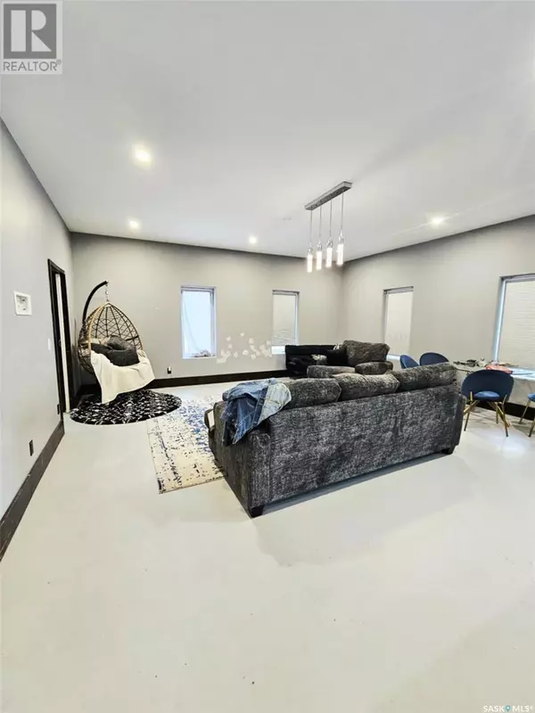 Yorkton, SK S3N1X2,347 Maple AVENUE