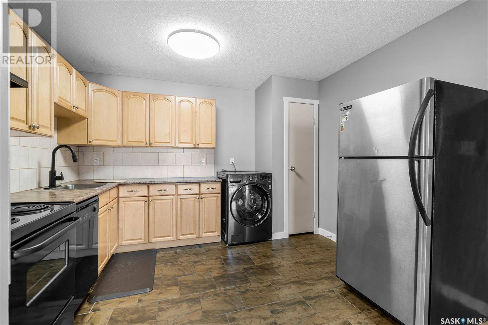 Saskatoon, SK S7M4X9,404 522 X AVENUE S