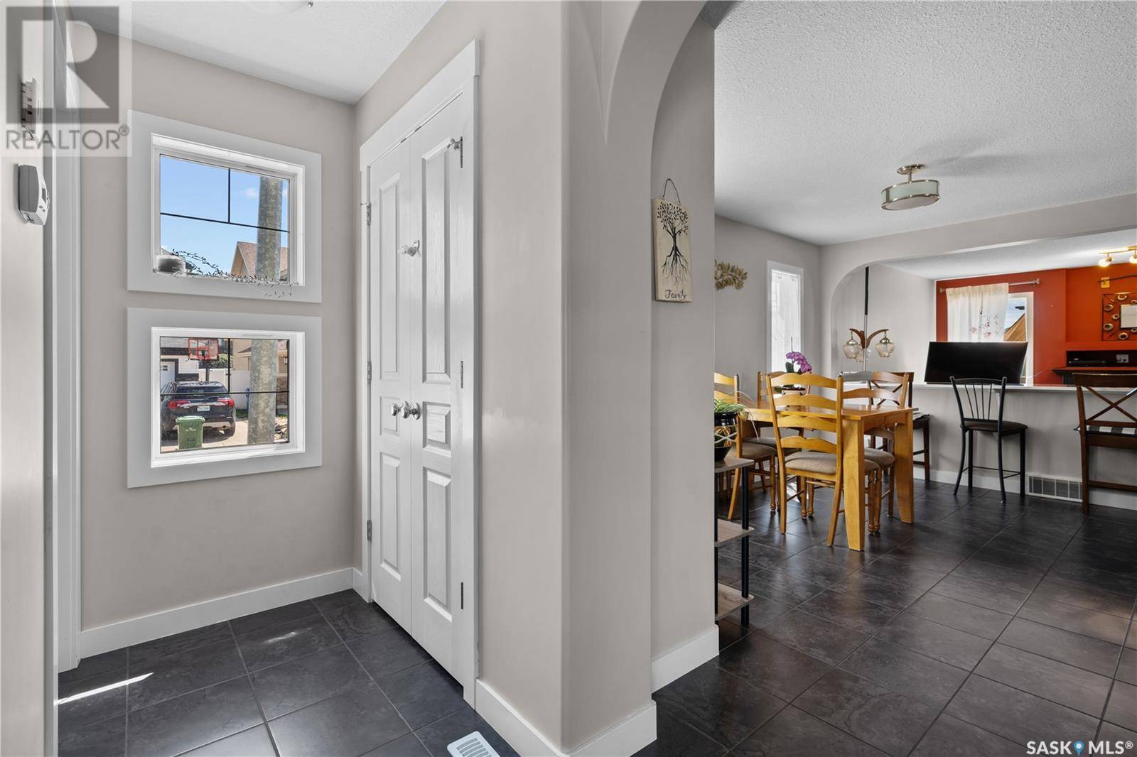 Regina, SK S4Y0B5,112 Poplar Bluff CRESCENT