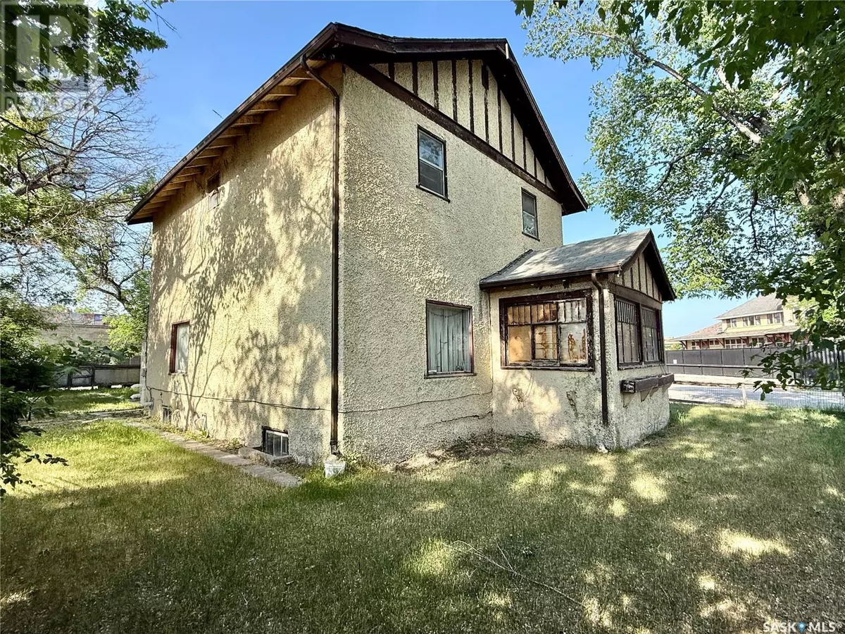 Saskatoon, SK S7L0B5,202 24th STREET W