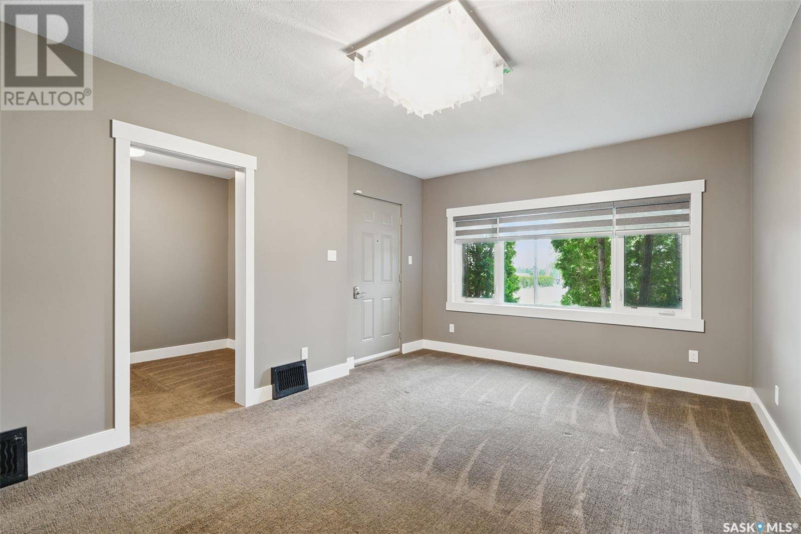Saskatoon, SK S7M0M5,2333 St Andrews AVENUE