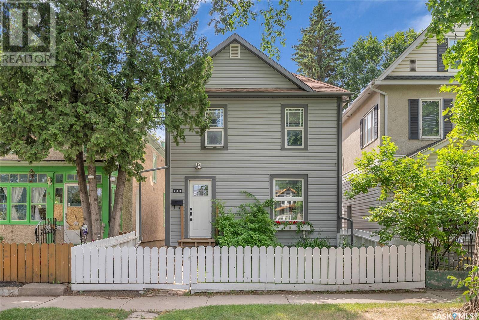 819 C AVENUE N, Saskatoon, SK S7L1J7