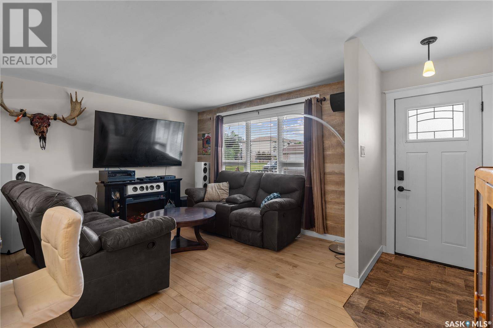 Regina, SK S4R0T8,2205 4th AVENUE N
