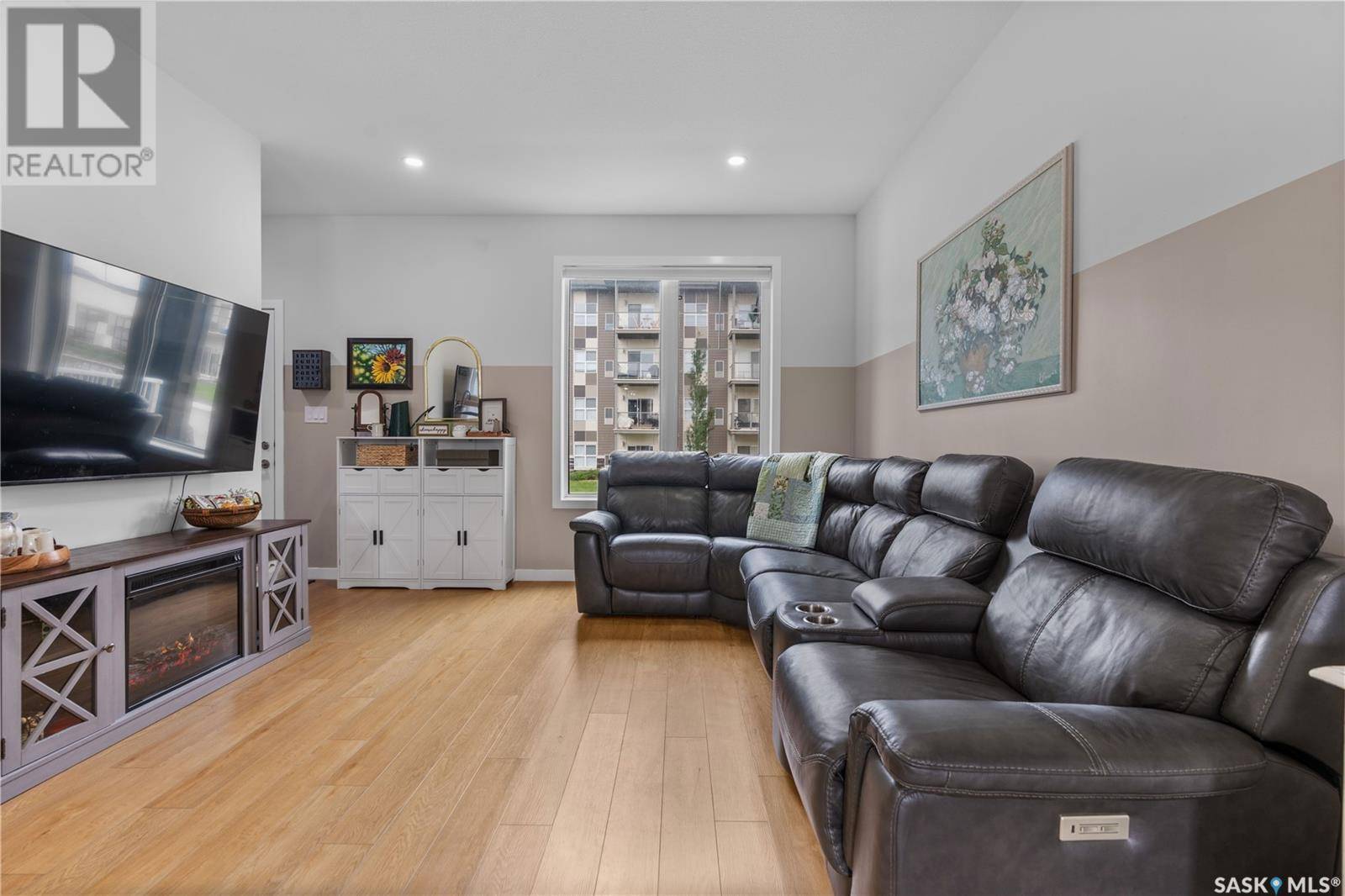 Regina, SK S4V3S8,5430 Primrose Green DRIVE