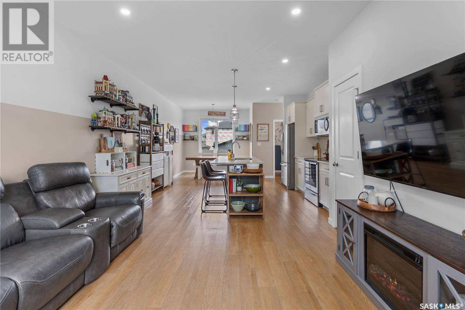Regina, SK S4V3S8,5430 Primrose Green DRIVE