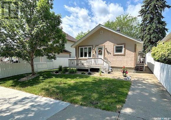 1066 3rd AVENUE NE, Moose Jaw, SK S6H1E7