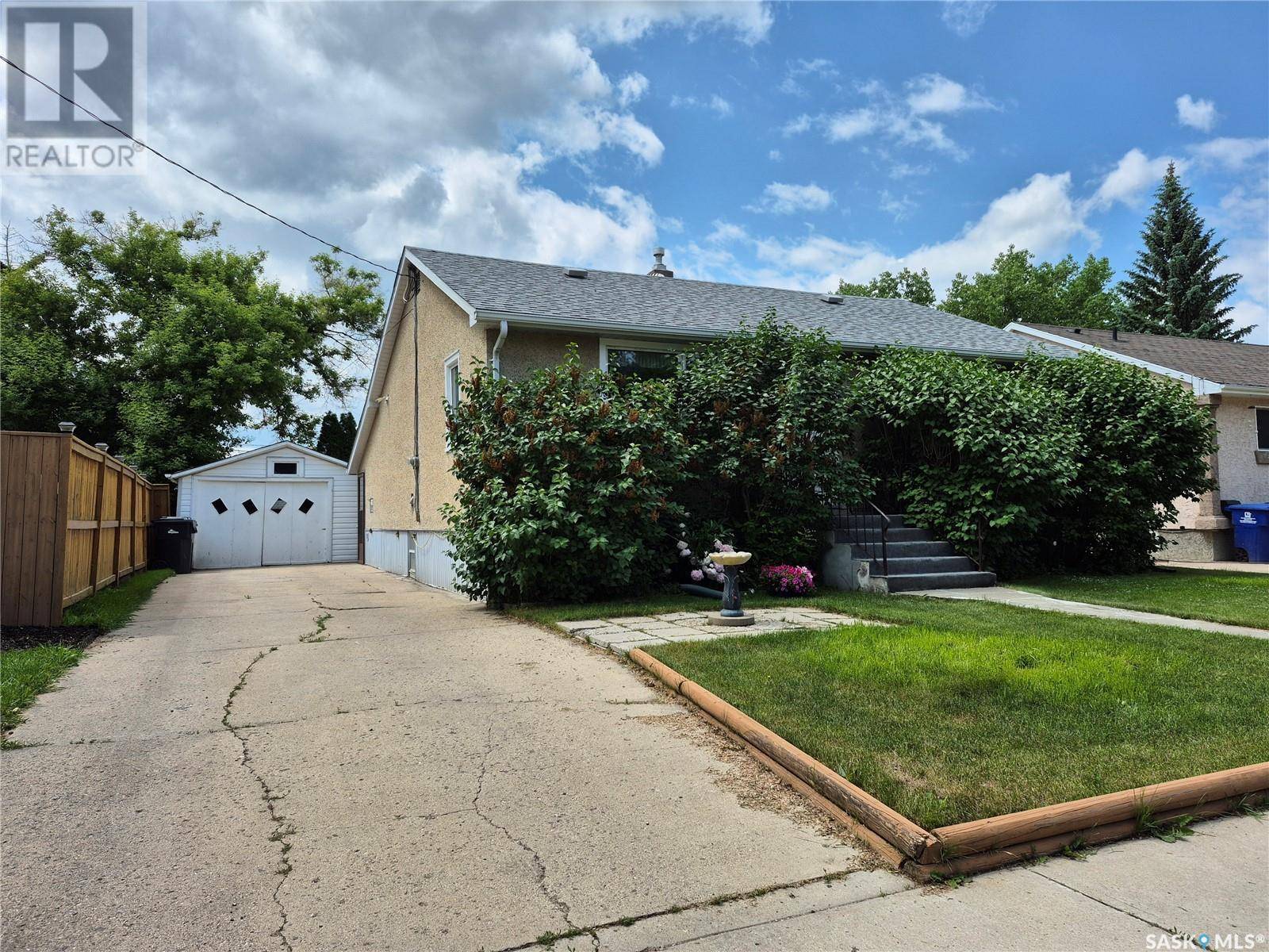 427 Albert STREET, Weyburn, SK S4H1G4