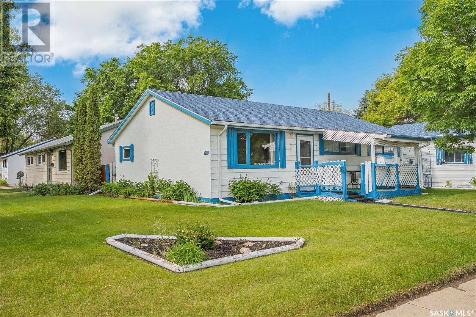 937 R AVENUE N, Saskatoon, SK S7L2Z4