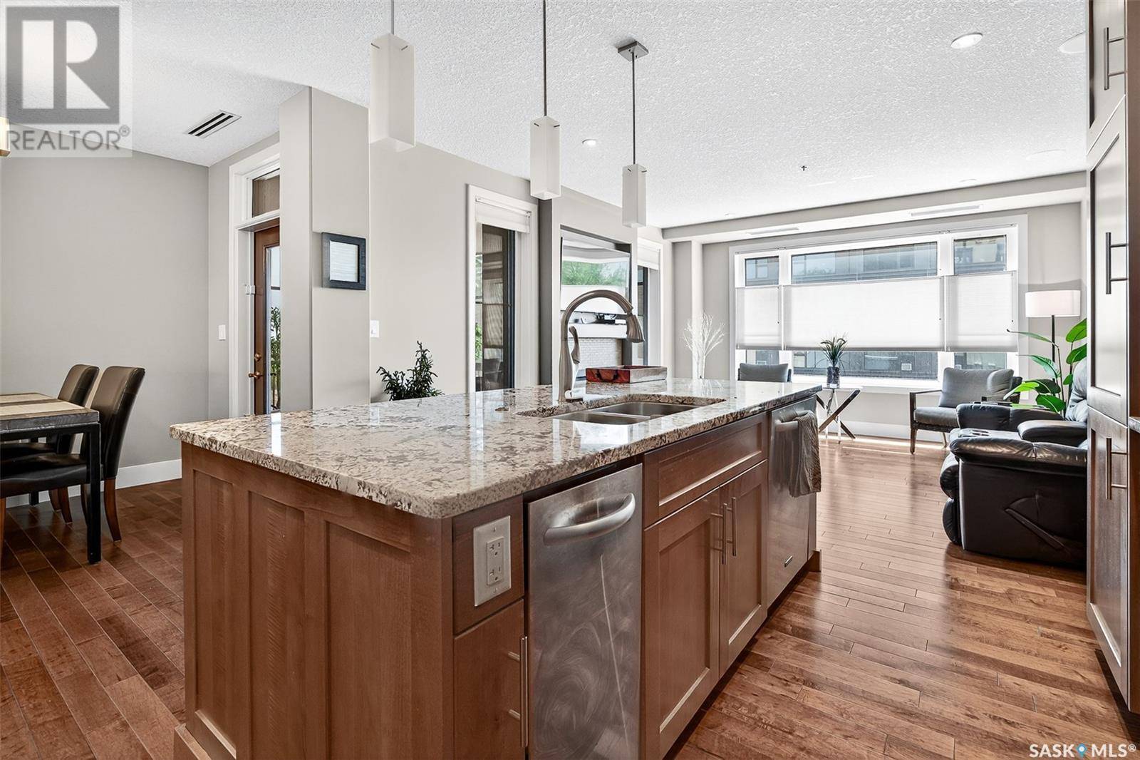Moose Jaw, SK S6H0E1,302 205 Fairford STREET E