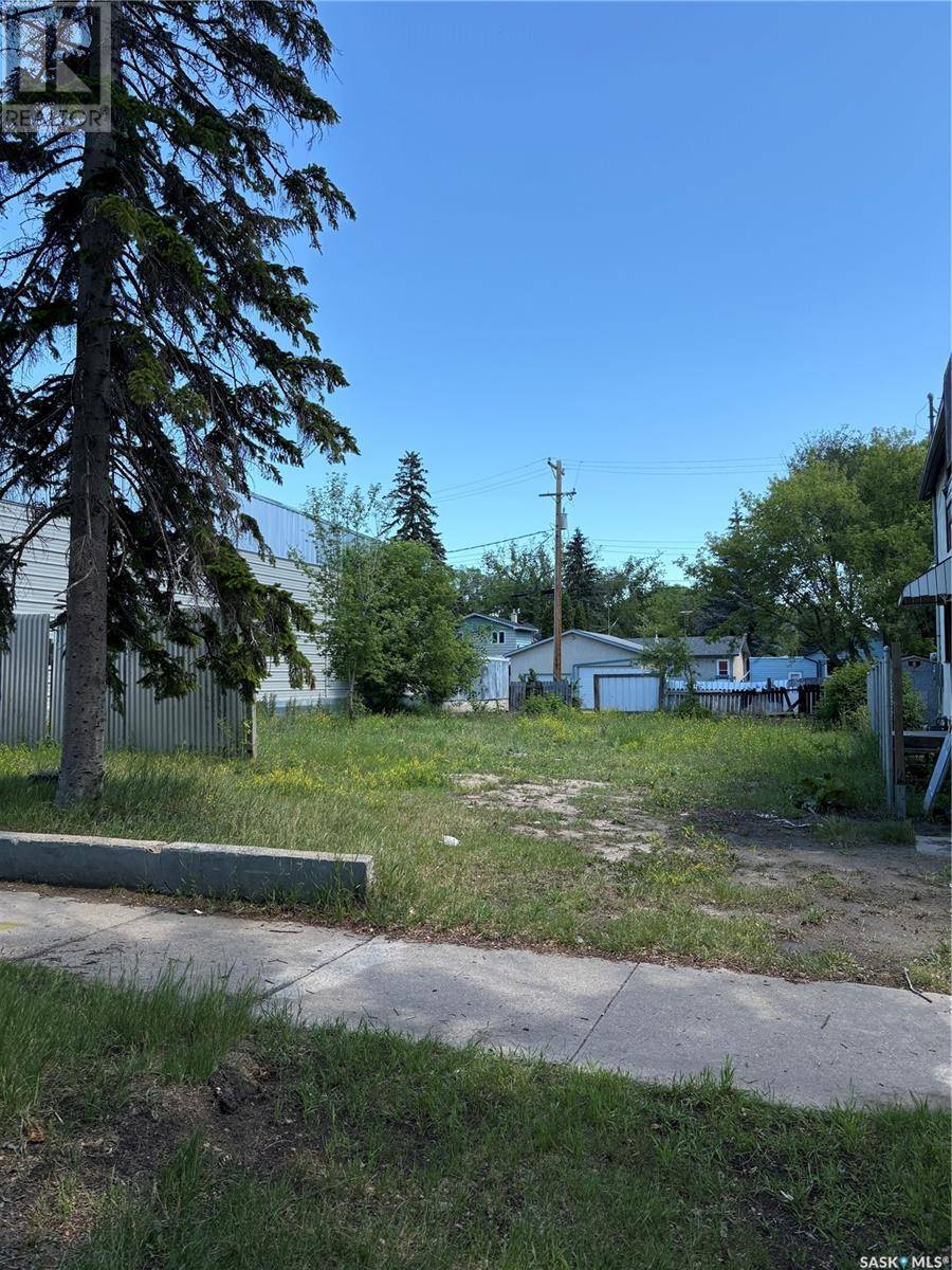 Saskatoon, SK S7M2E1,320 K AVENUE S