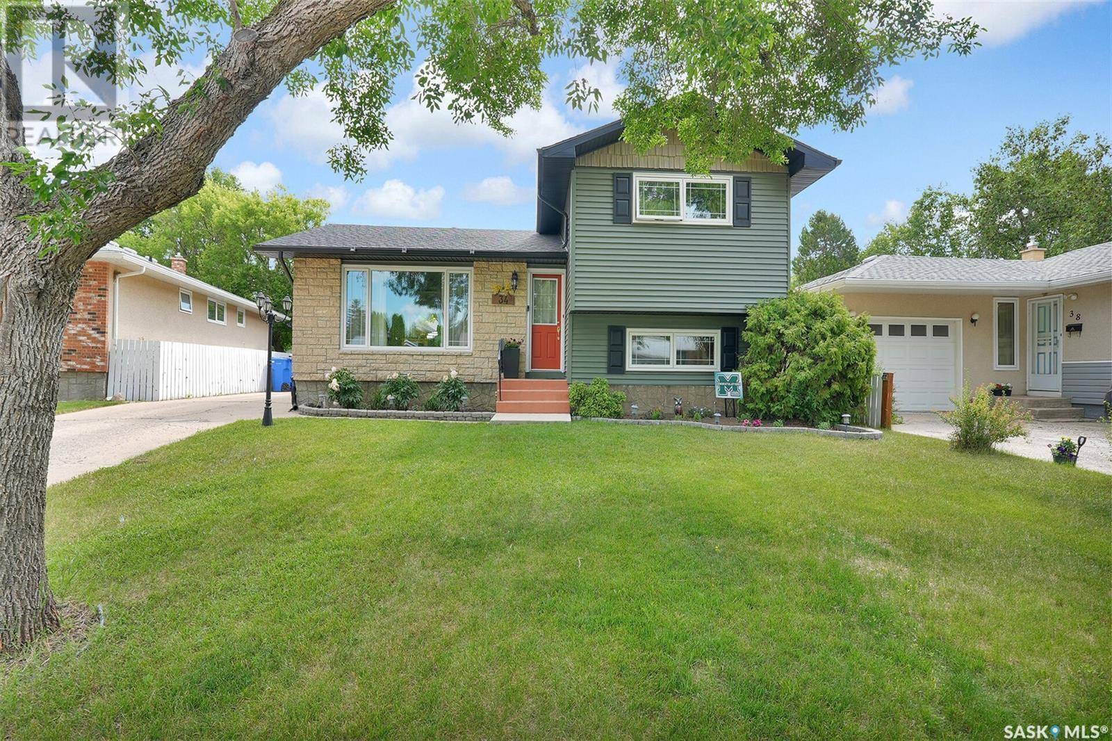 Regina, SK S4R5T6,34 LLOYD BAY