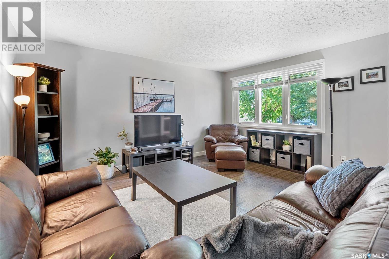 Saskatoon, SK S7H1K6,1019 4th STREET E