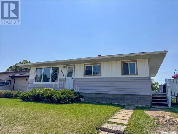 935 1st STREET E, Prince Albert, SK S6V0C5