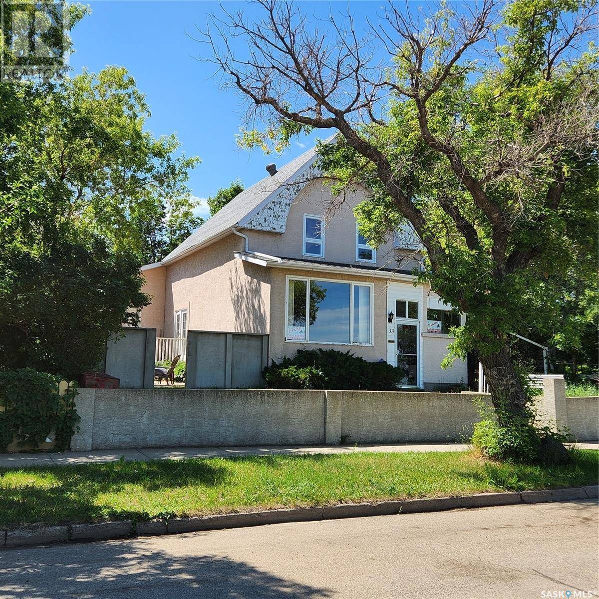 33 Home STREET W, Moose Jaw, SK S6H4X2